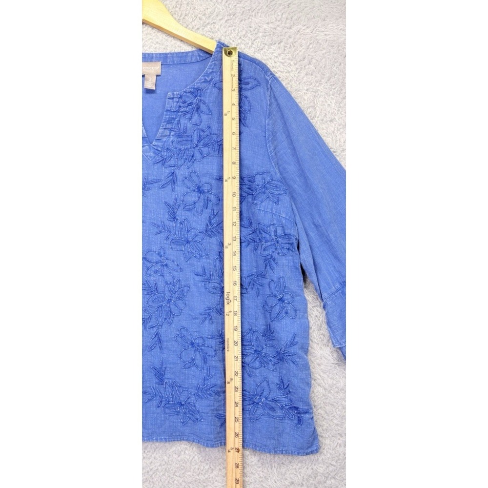 Chicos Size 2 (Large) Blue Embroidered Top V-Split Neck Bell Sleeve Lightweight - Picture 5 of 9